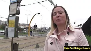 ہینڈ جاب smut خوبصورت عالیہ کے ساتھ نگل گئی۔