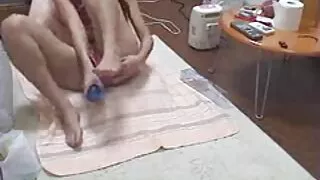 ٹیم اسکیٹ سے خوبصورت کیٹی مورگن کے ساتھ کندھوں پر ٹانگوں کا منظر
