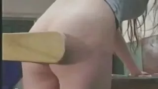 The White Boxxx سے سینگ والی لینا ریف کے ساتھ کندھوں پر ٹانگوں کا منظر