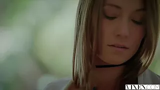 Smut Puppet سے موہک اینجی مون کے ساتھ سائیڈ فک بینگ