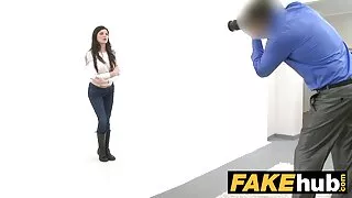 ٹیم اسکیٹ سے ہاٹ بیبی نکولس کے ساتھ مووی پوز کرتے ہوئے۔