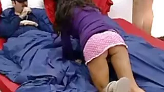 ڈیجیٹل پلے گراؤنڈ سے بونی روٹن کے ساتھ کندھوں پر ٹانگوں کا منظر