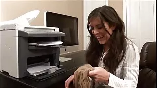 ریئلٹی کنگز کی خوبصورت ایڈریانا مایا کے ساتھ سوفا سکرو پر